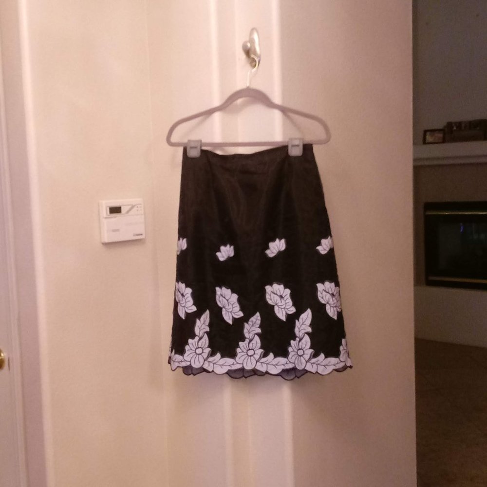 Focus by Shani Knee Lined Skirt - Lavendar